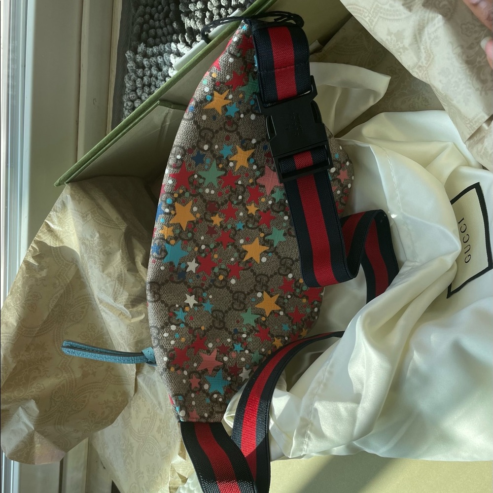 Children's Gucci star print belt bag.